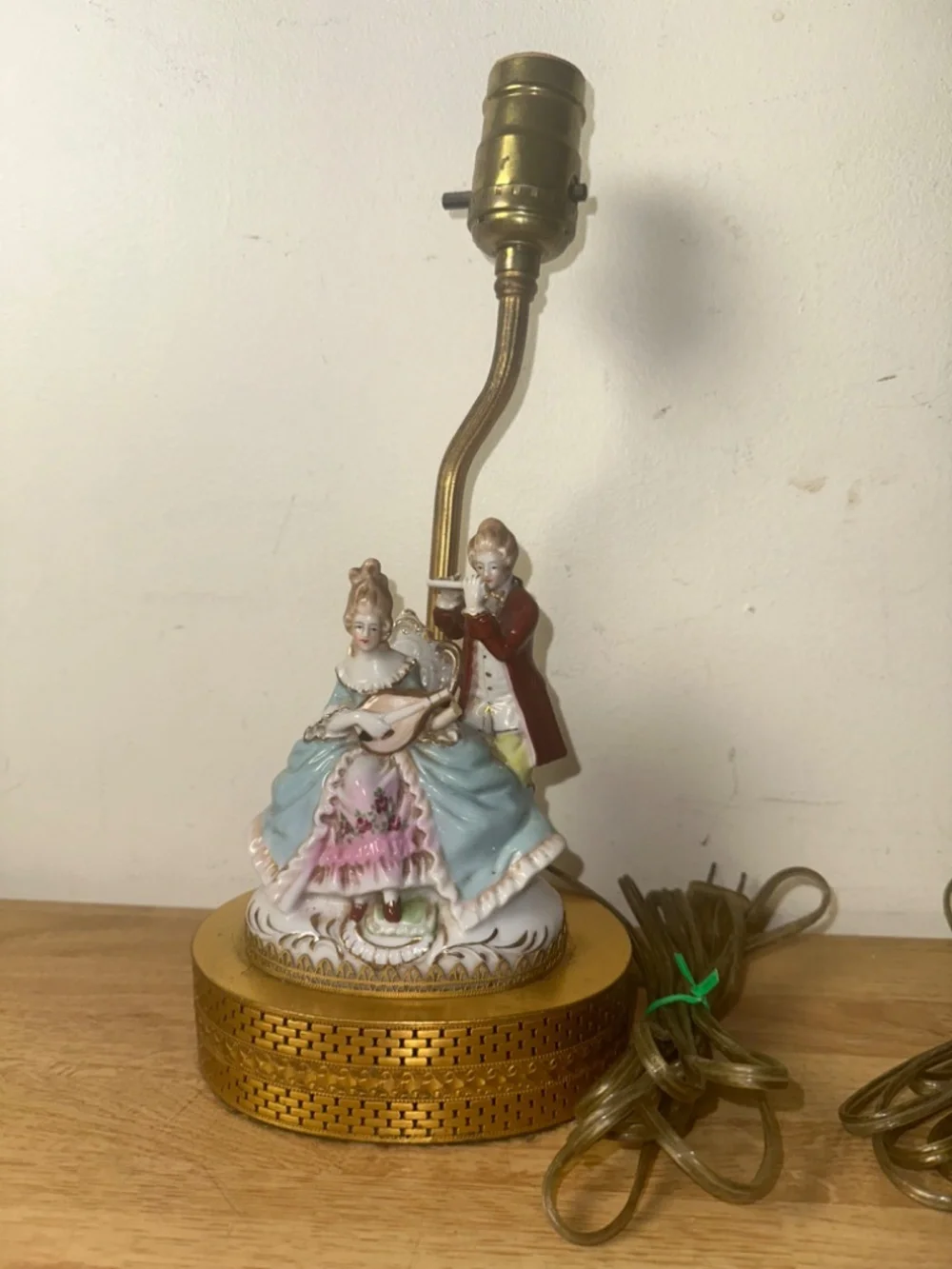 VINTAGE PAIR OF PORCELAIN BOUDOIR LAMPS HAND-PAINTED 18TH CENTURY ORNATE GLIDED
